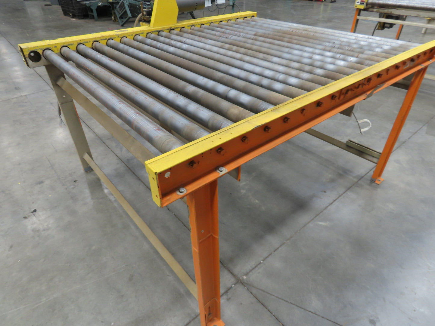 70"x 84" Chain Drive 2.5" Live Roller Pallet Conveyor 60"BF .5Hp 460V 65 FPM