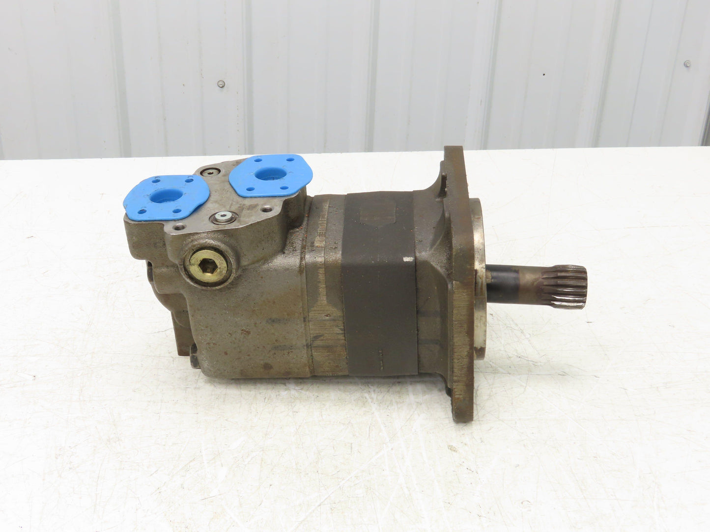 Char-Lynn 121 2021-001 Disc Valve Hydraulic Motor Bearingless Spline Shaft SAE-D