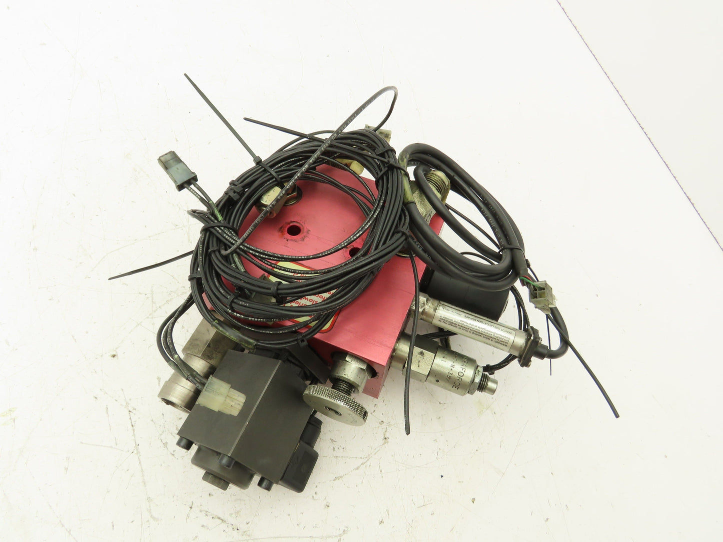 Wandfluh PI45-M40 Proportional Solenoid 24VDC Valve Manifold Raymond Forklift