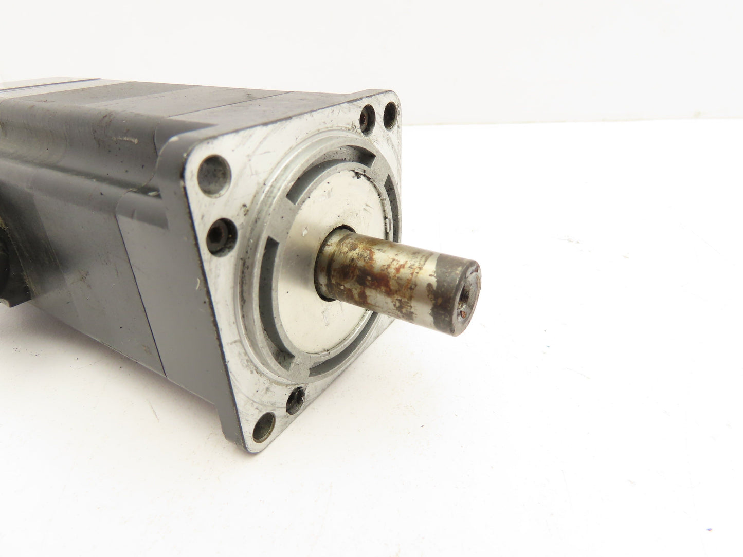 Allen Bradley Y-2012-2-H00AA Servo Motor 230V 4500 RPM 9/16" Shaft