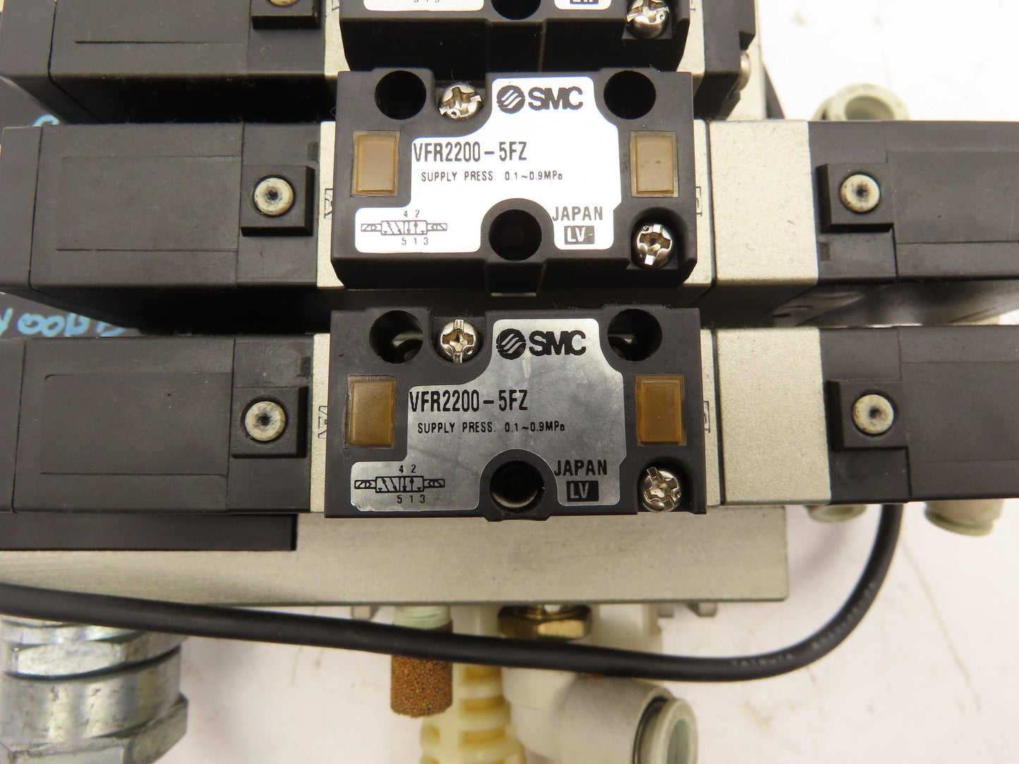 SMC VFR2200-5FZ Pneumatic Solenoid Valve Assembly Manifold 2 Double 1 Single