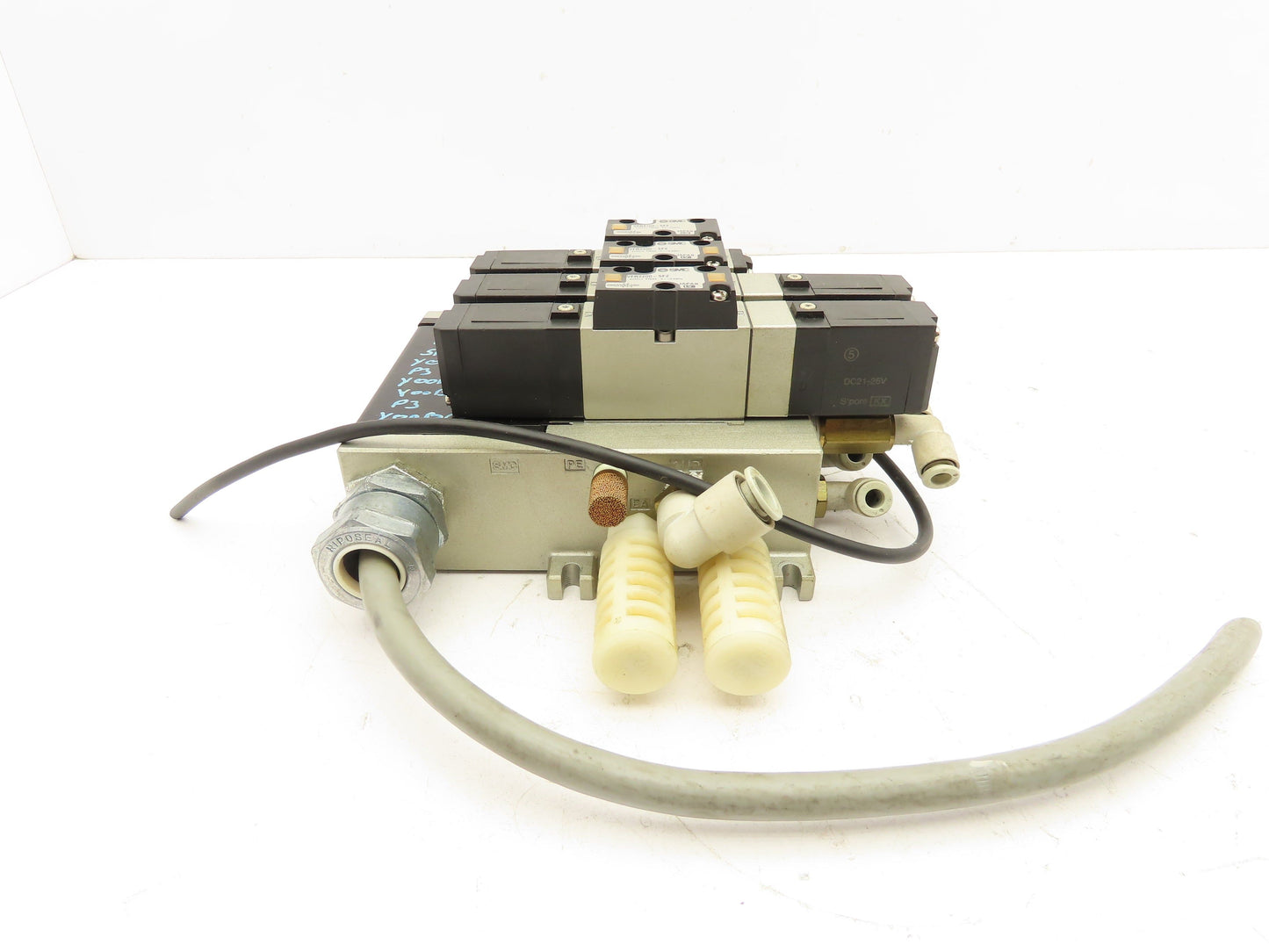 SMC VFR2200-5FZ Pneumatic Solenoid Valve Assembly Manifold 2 Double 1 Single