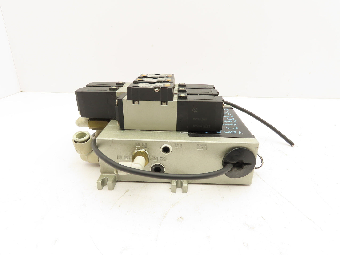 SMC VFR2200-5FZ Pneumatic Solenoid Valve Assembly Manifold 2 Double 1 Single