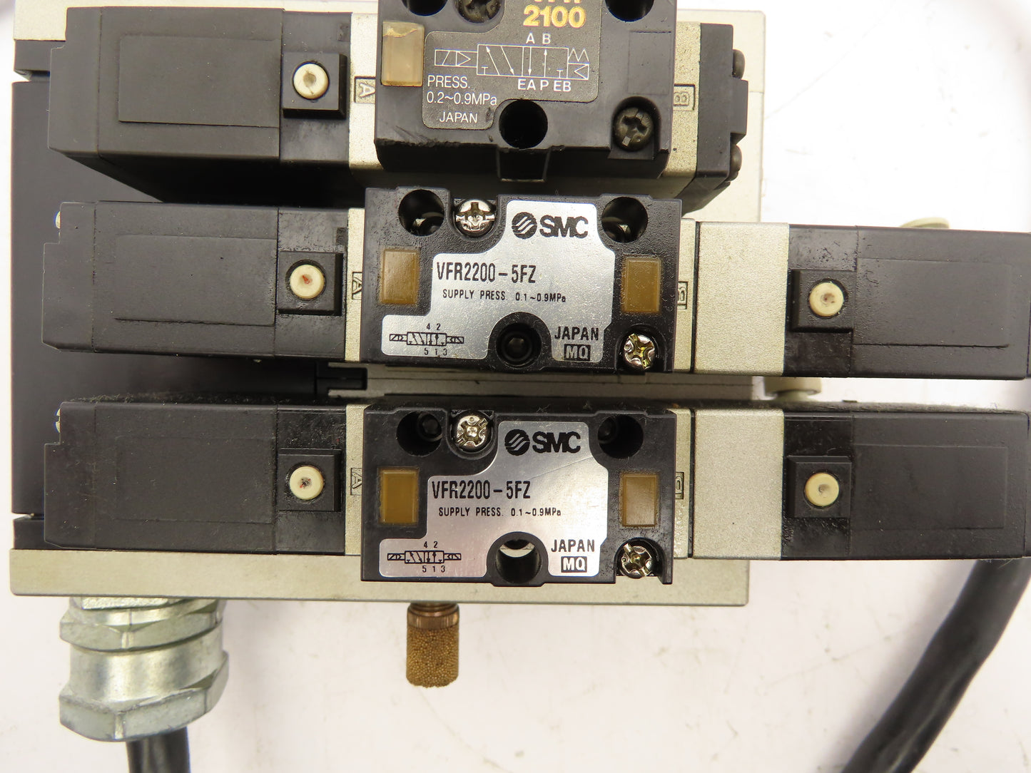 SMC VFR2200-5FZ Pneumatic Solenoid Valve Assembly Manifold 2 Double 1 Single