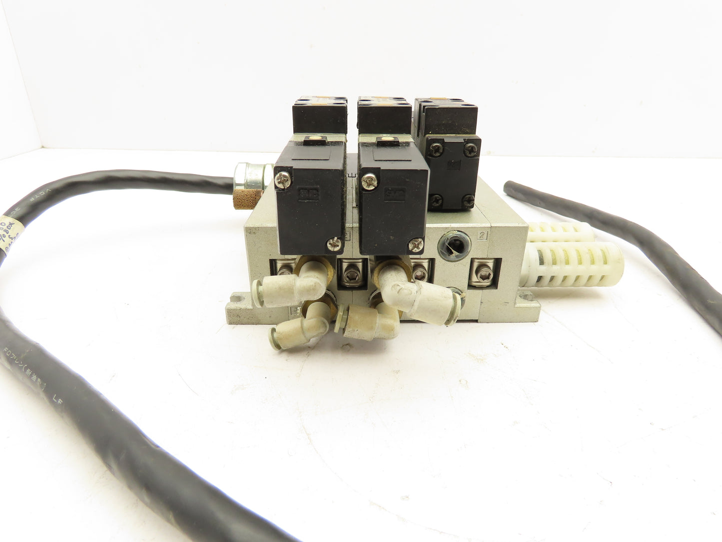 SMC VFR2200-5FZ Pneumatic Solenoid Valve Assembly Manifold 2 Double 1 Single