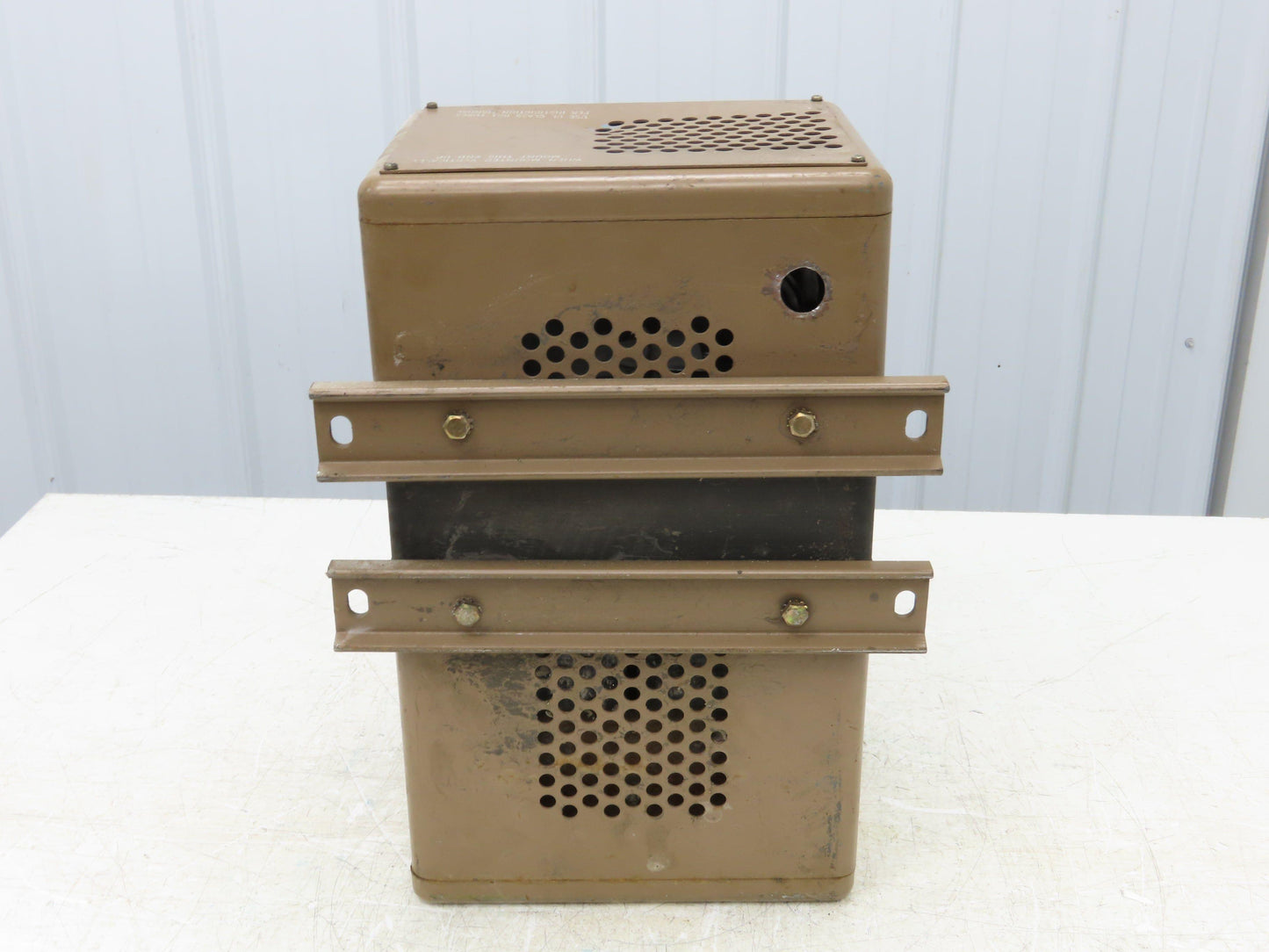 Sola 63-23-220-8 Mini/Micro Computer Power Supply Constant Volt Transformer 2KVA