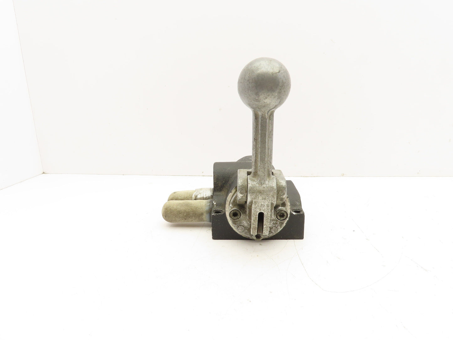 ARO K313LS Manual Directional Control Air Valve 4-Way 3-Position Lever 3/8" NPT