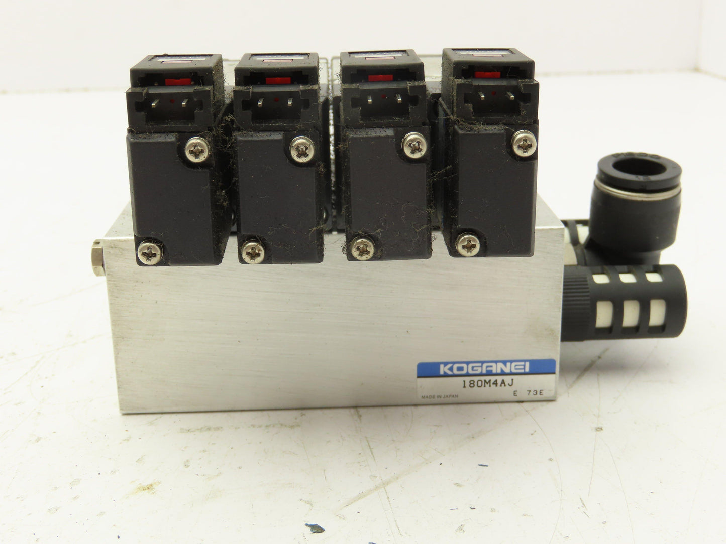 Koganei A180-4E1-83-PSL Pneumatic Solenoid Valve 4-Station Manifold 24VDC