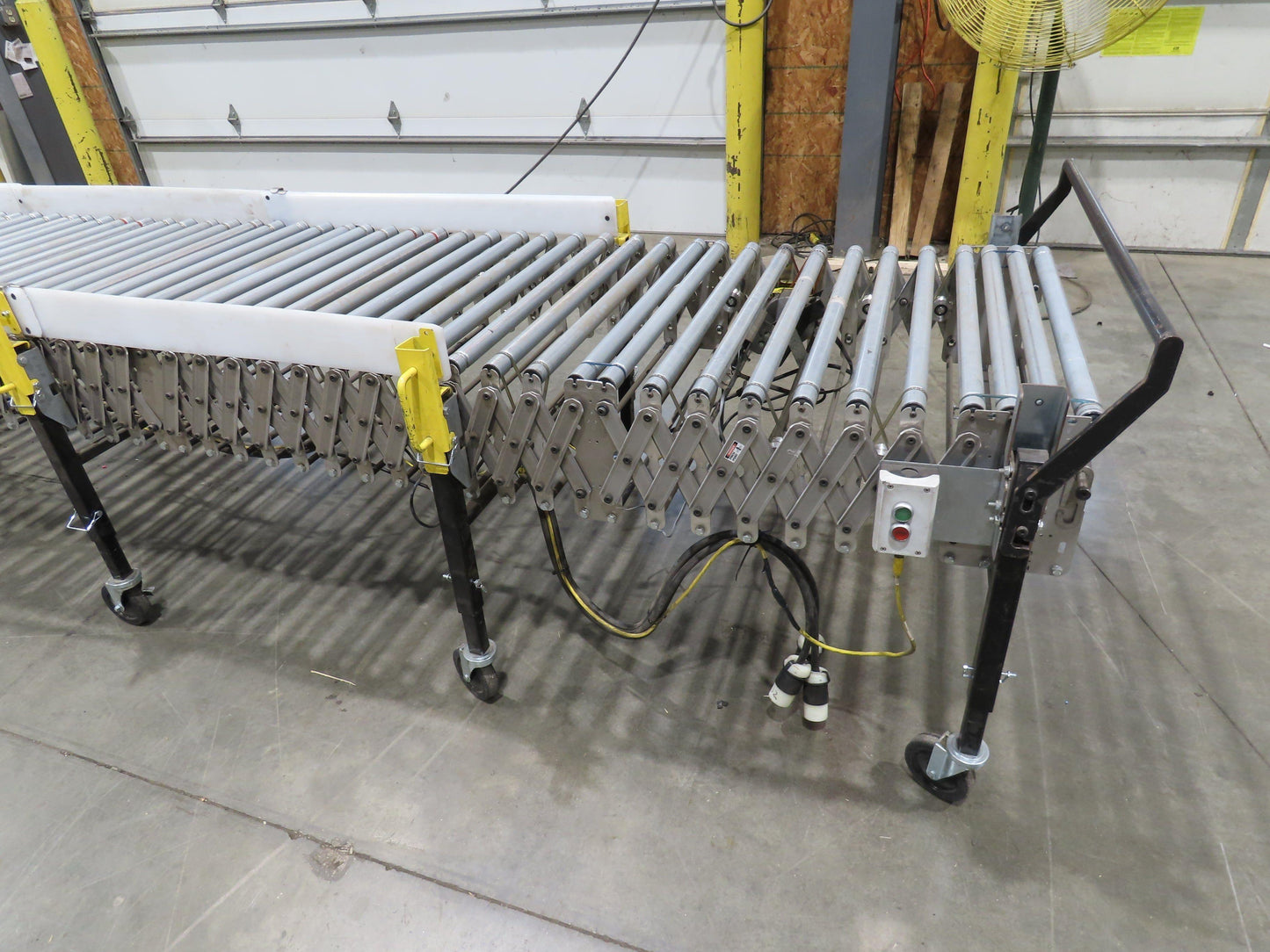 ConveyX 30"x 17'-30' Expandable Powered Roller Flex Conveyor Portable 115V