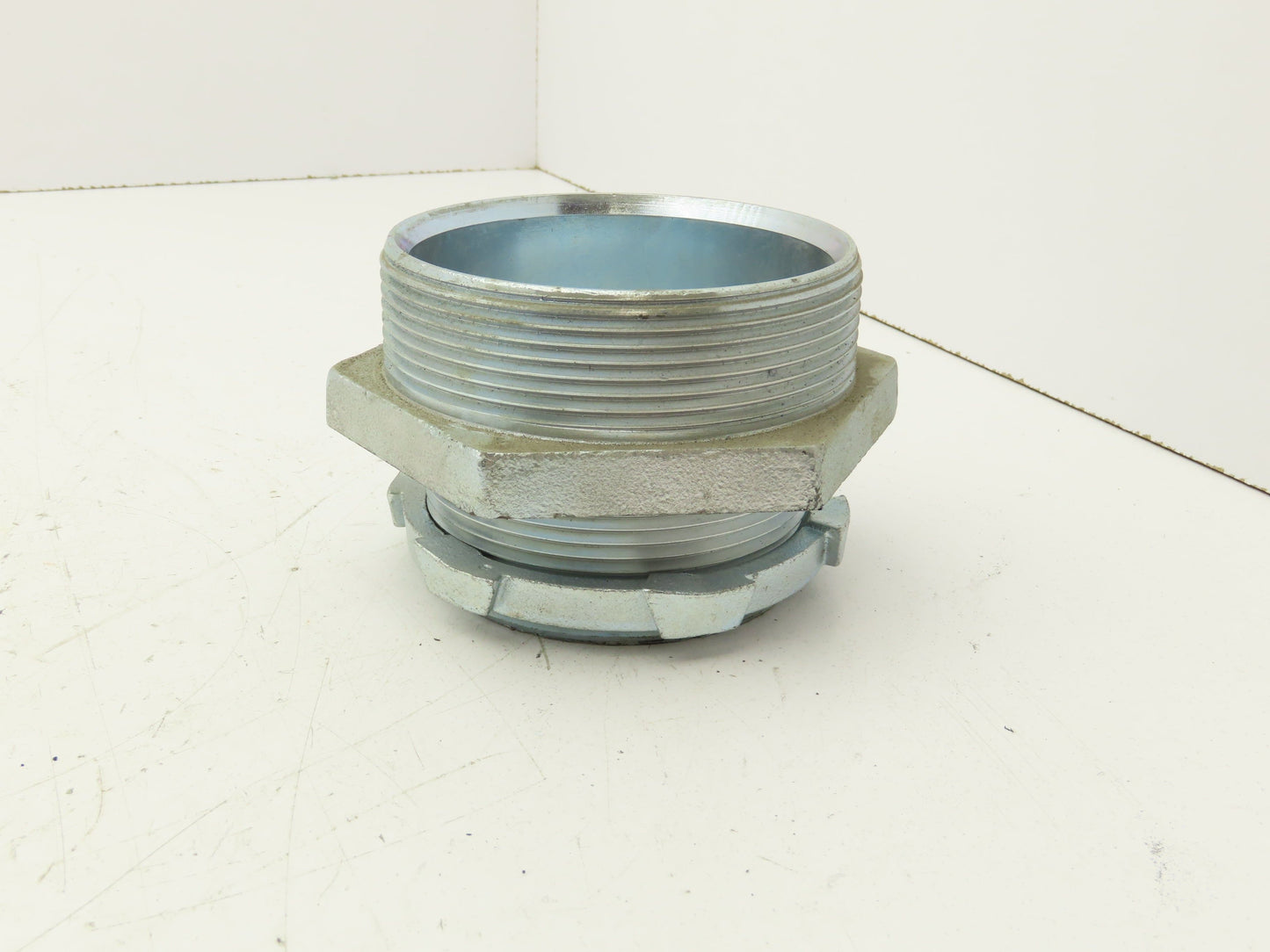Thomas & Betts Liquid Tight Straight Connector 3" Trade Size Steel Missing Parts