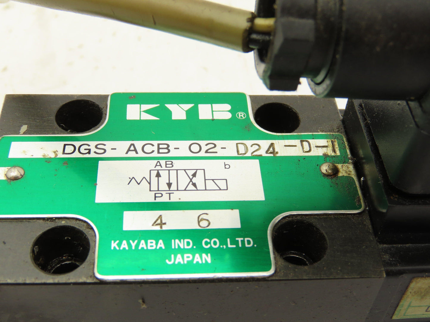 KYB Kayaba DSGS-ACB-02-D24-D-1 Directional Control 4/2 Solenoid Valve 24VDC