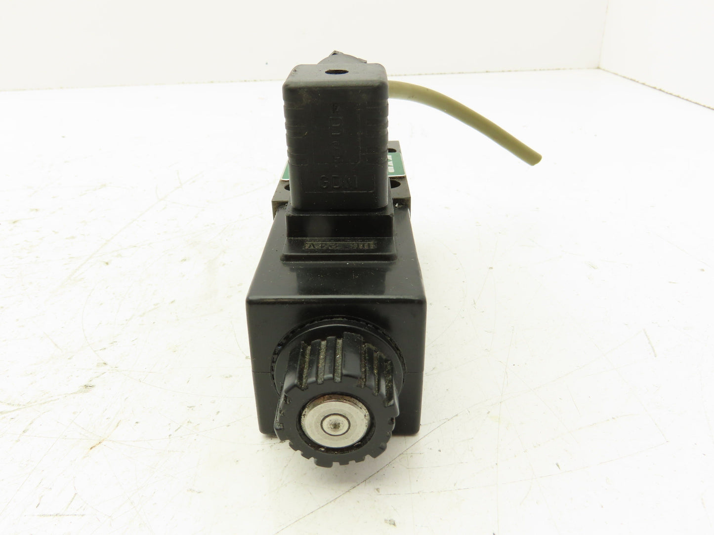 KYB Kayaba DSGS-ACB-02-D24-D-1 Directional Control 4/2 Solenoid Valve 24VDC