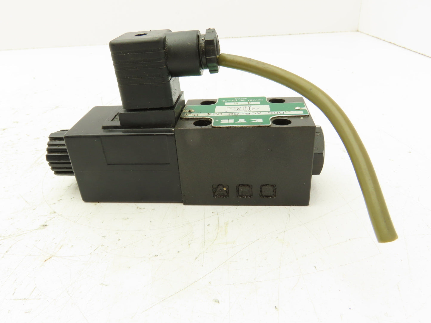 KYB Kayaba DSGS-ACB-02-D24-D-1 Directional Control 4/2 Solenoid Valve 24VDC