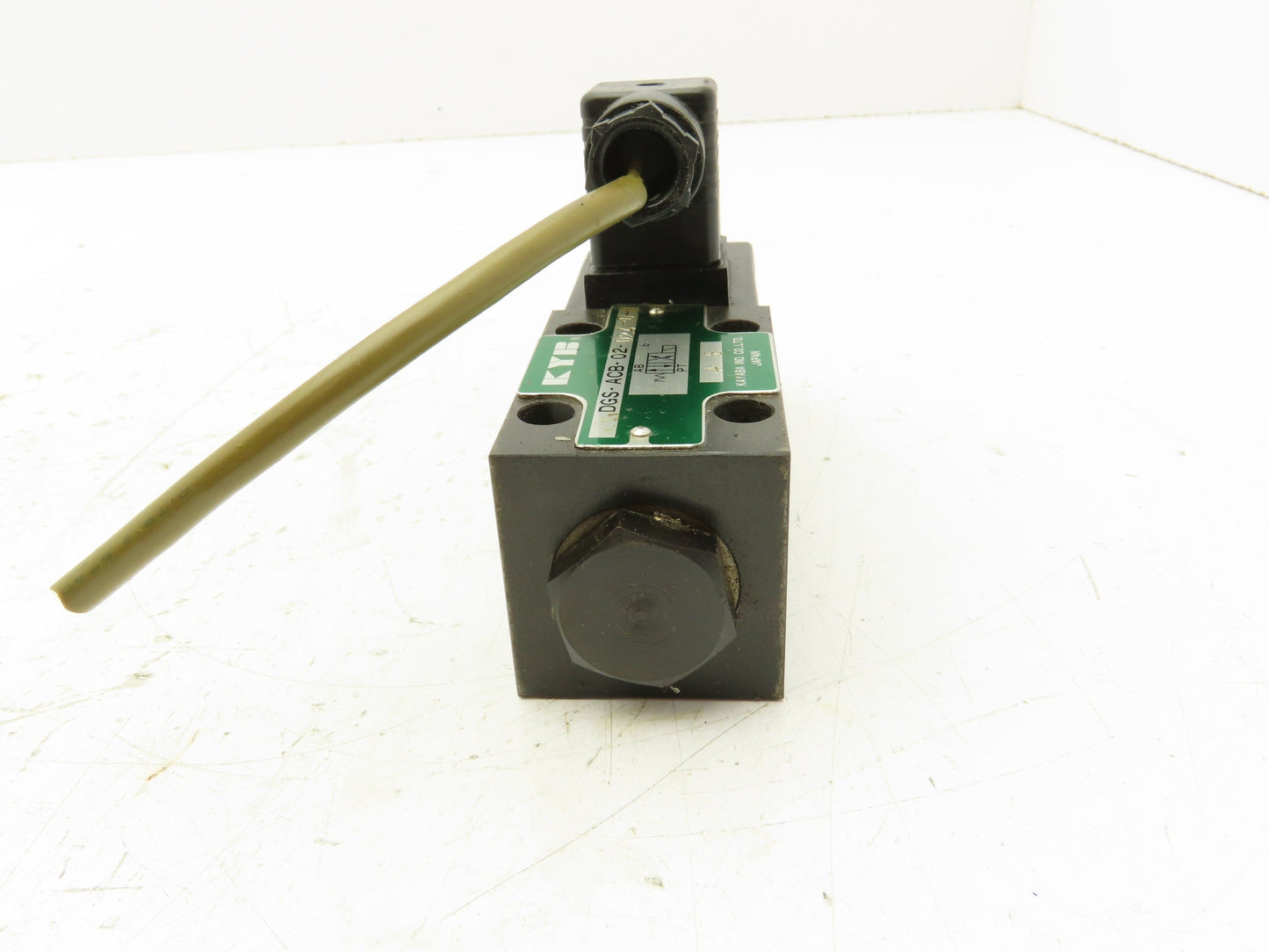 KYB Kayaba DSGS-ACB-02-D24-D-1 Directional Control 4/2 Solenoid Valve 24VDC