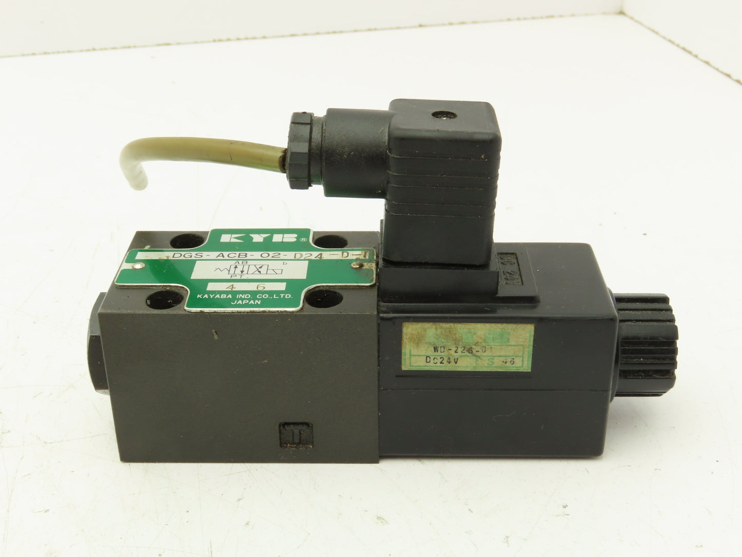 KYB Kayaba DSGS-ACB-02-D24-D-1 Directional Control 4/2 Solenoid Valve 24VDC