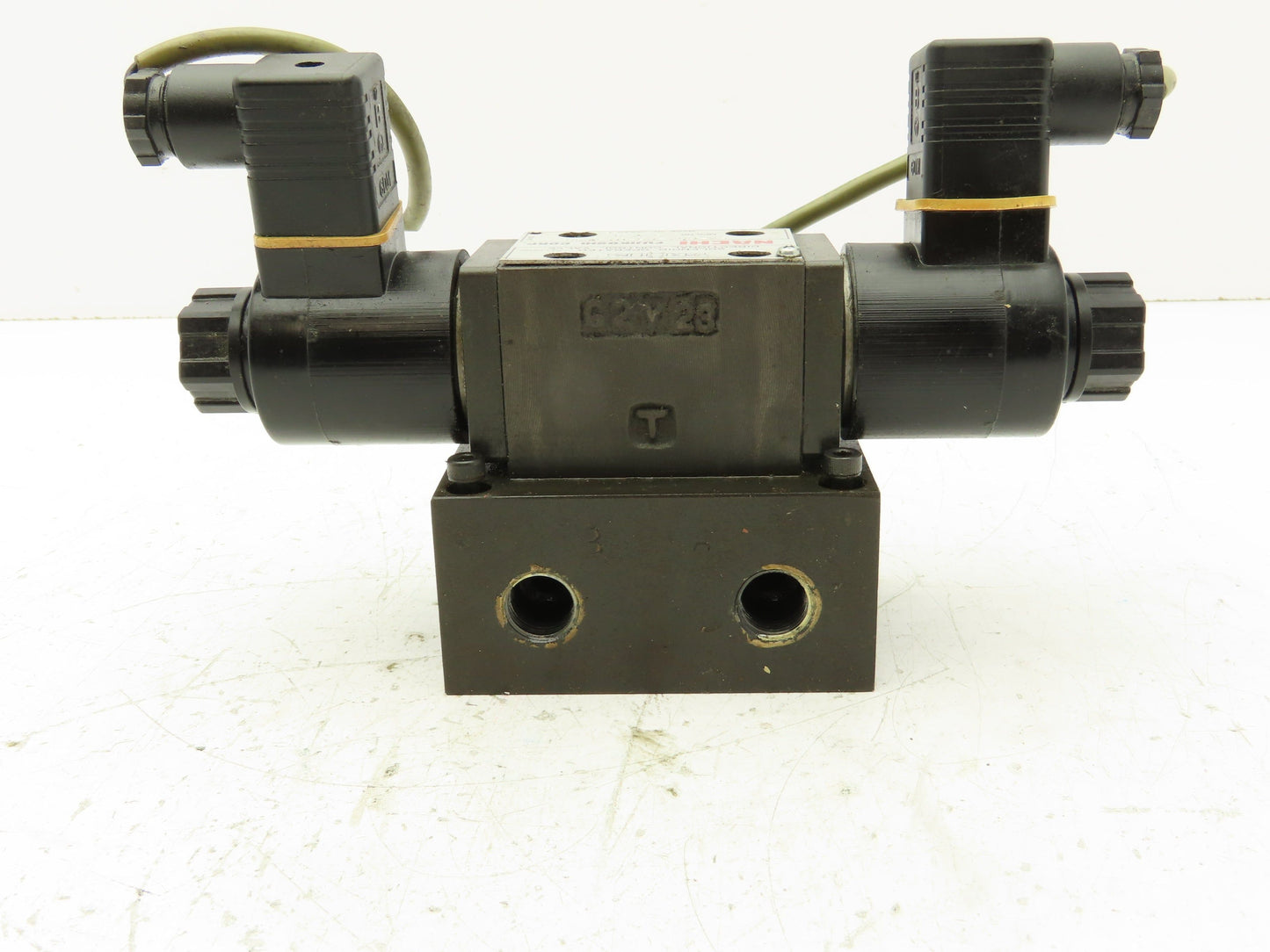 Nachi SA-G01-C5-D2-X20 Directional Control 4/3 Solenoid Valve 24VDC