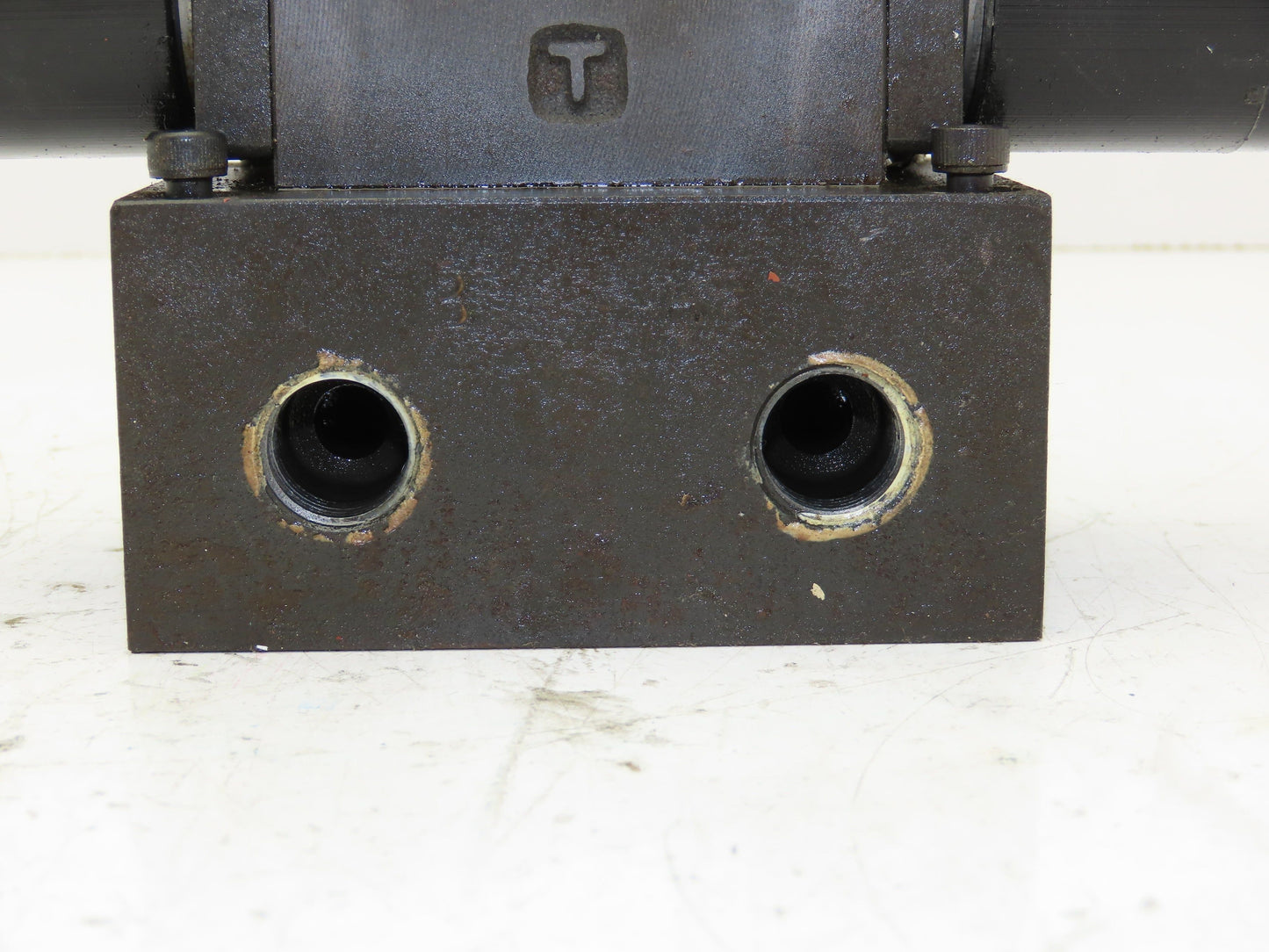 Nachi SA-G01-C5-D2-X20 Directional Control 4/3 Solenoid Valve 24VDC