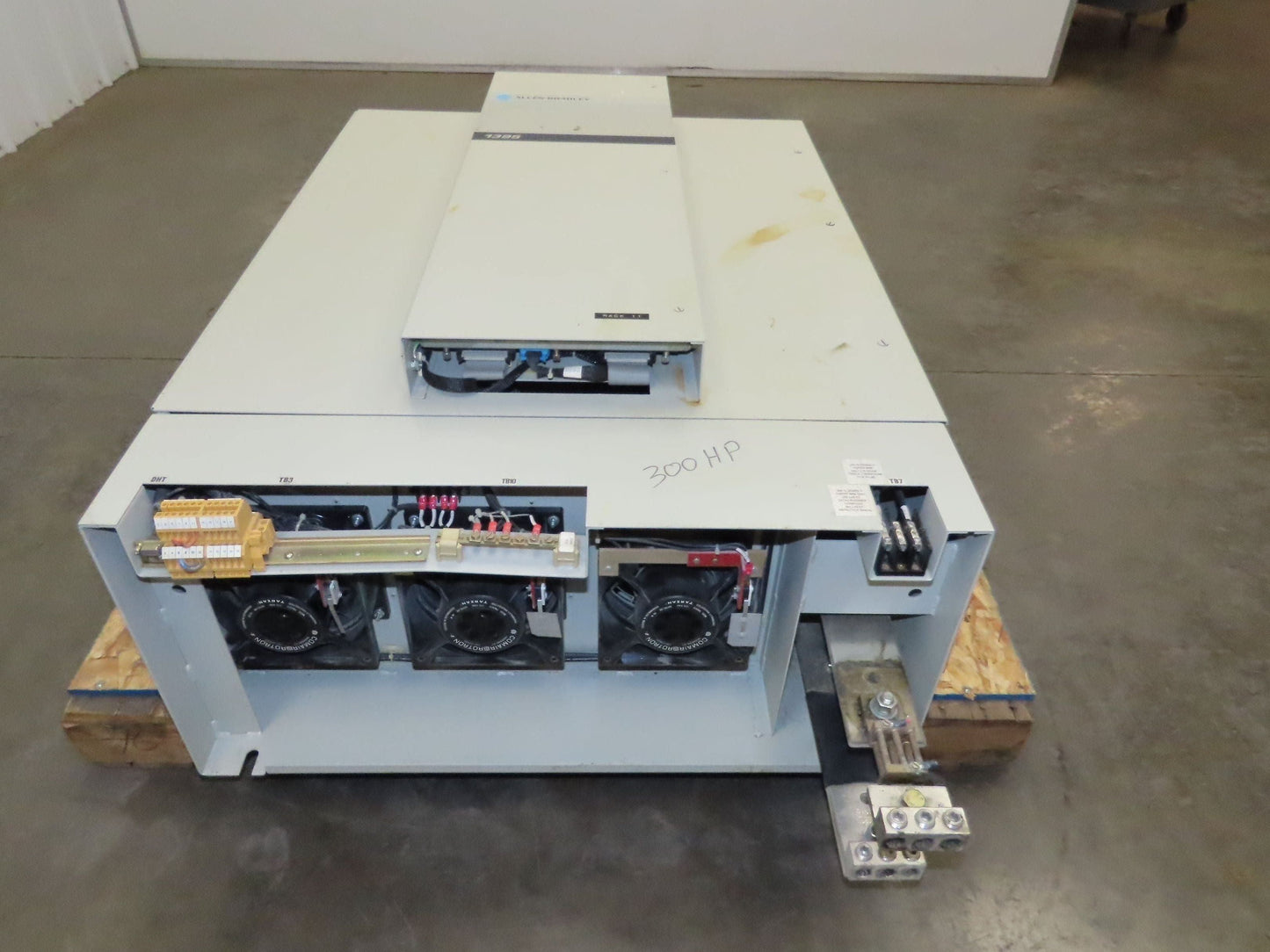 Allen Bradley 1395-B81-EN-P50 DC Controller Drive 300HP 500VDC AB 460V Input 3Ph