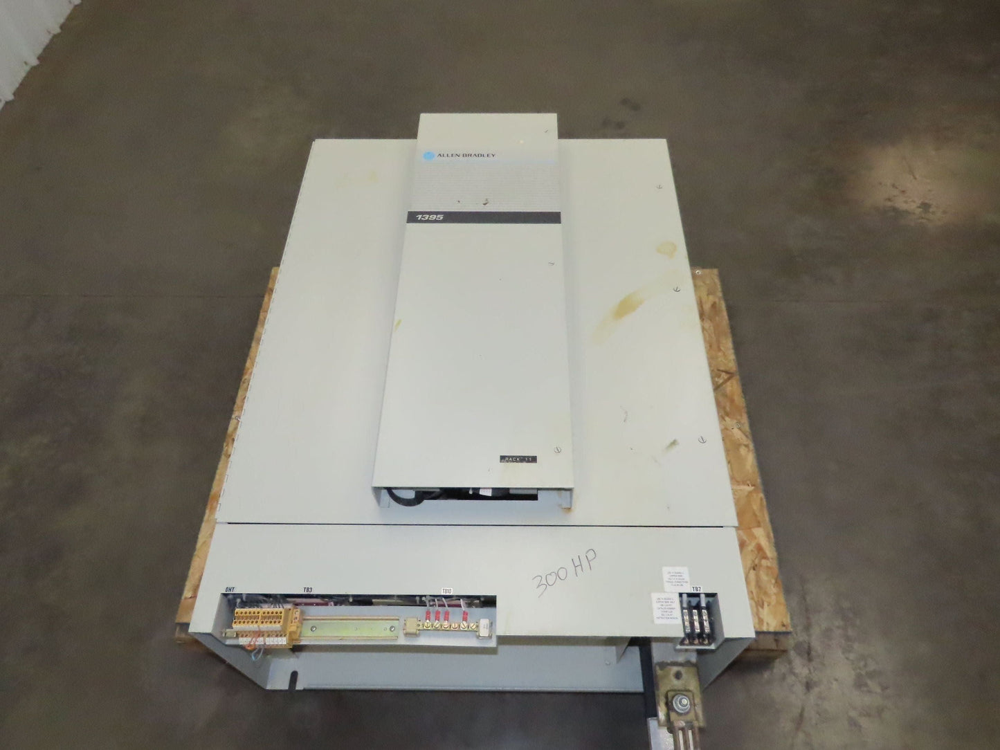 Allen Bradley 1395-B81-EN-P50 DC Controller Drive 300HP 500VDC AB 460V Input 3Ph
