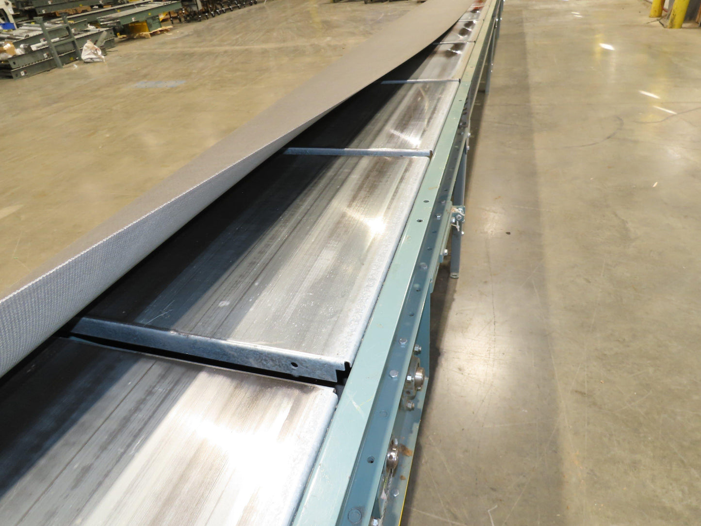 Hytrol 24"x 61' Slider Bed Conveyor 18" Belt 230/460V Center Drive 136 FPM