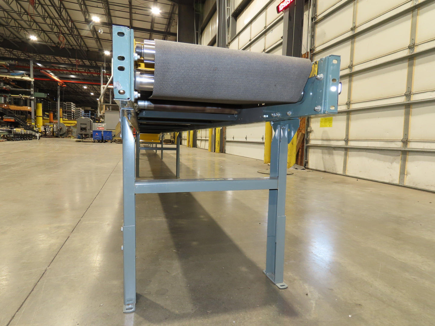 Hytrol 24"x 61' Slider Bed Conveyor 18" Belt 230/460V Center Drive 136 FPM