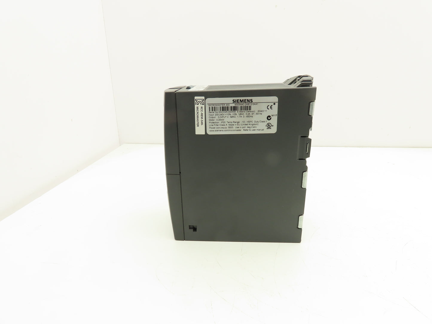 Siemens 6SE6440-2AB12-5AA1 Micromaster 440 VFD Drive Inverter 240V 0.25kW