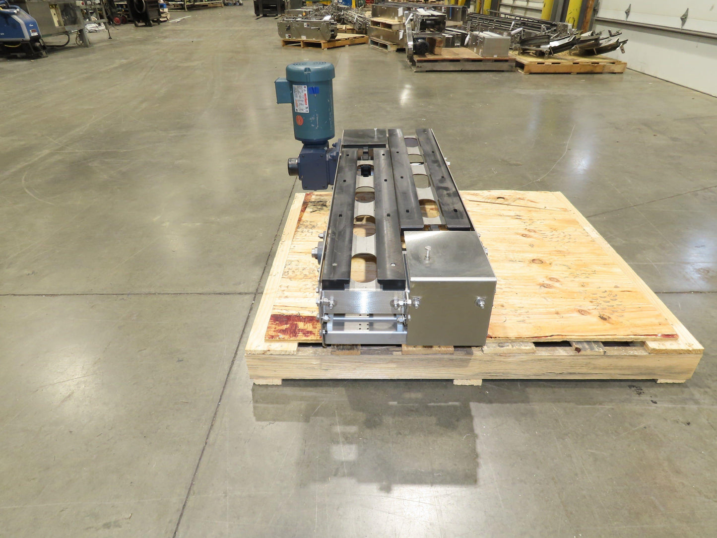 Arrowhead 7.5" Tabletop Stainless Bottle Conveyor 2-Belt Transfer 48" Drive 3PH