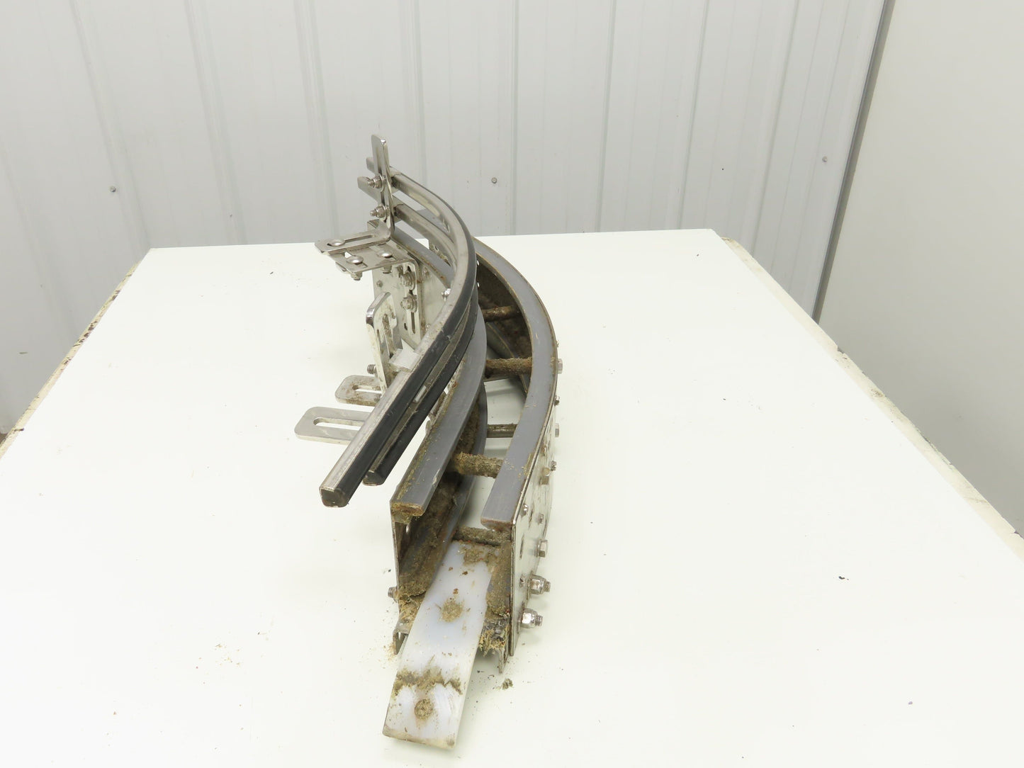 Arrowhead 3.25" Tabletop Belt Stainless Bottle Conveyor 45° Curve Section 26"