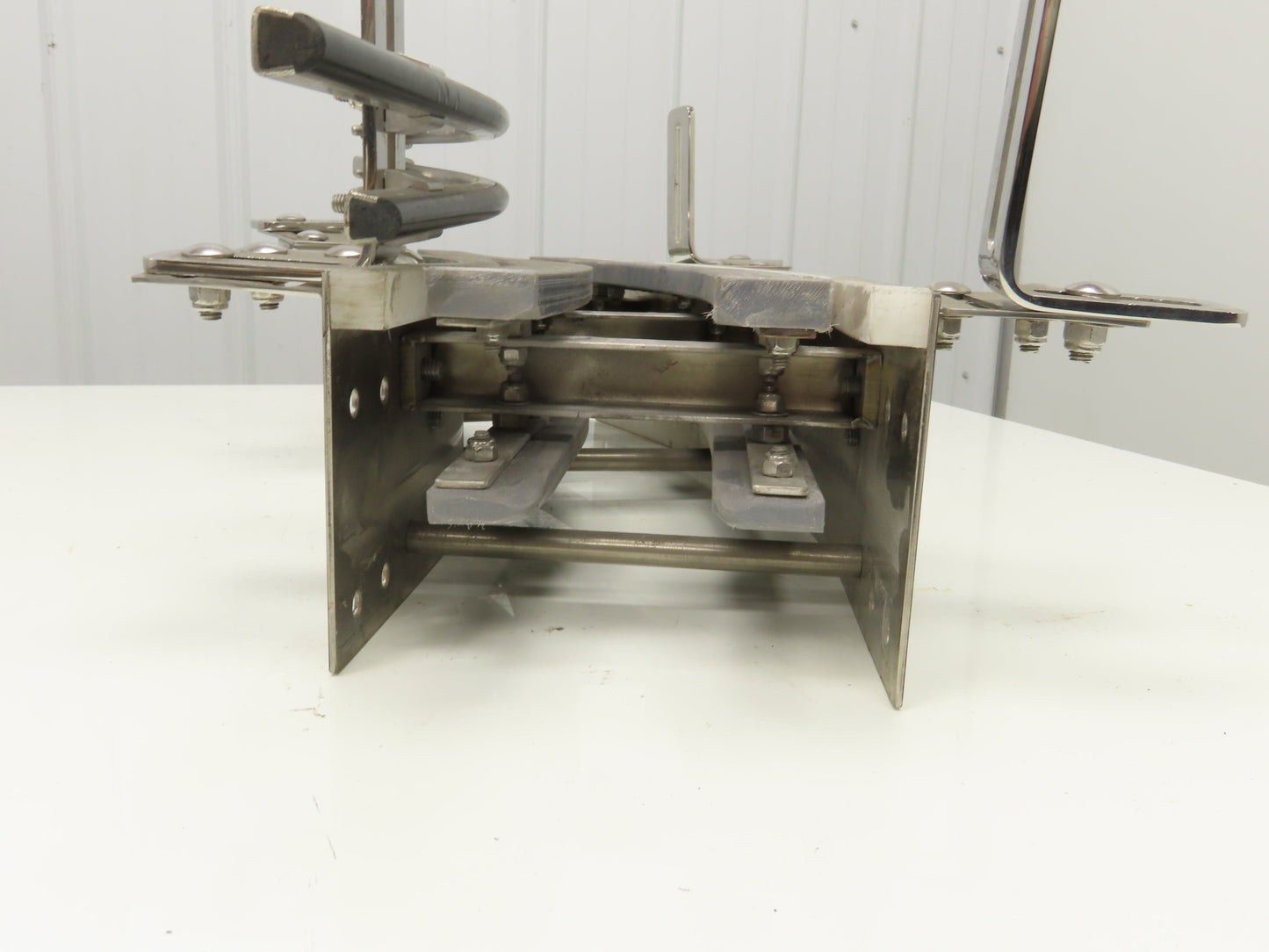 Arrowhead 7.5" Tabletop Belt Stainless Bottle Conveyor 45° Curve Section 24"L