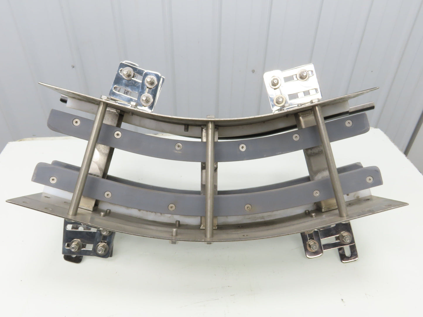 Arrowhead 7.5" Tabletop Belt Stainless Bottle Conveyor 45° Curve Section 24"L