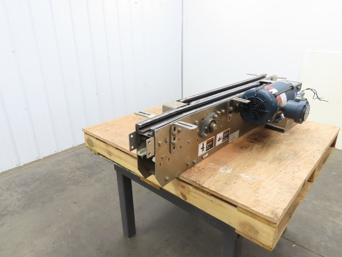 Arrowhead 3.25" Tabletop Stainless Bottle Conveyor 2-Belt Transfer 54" Drive 3PH