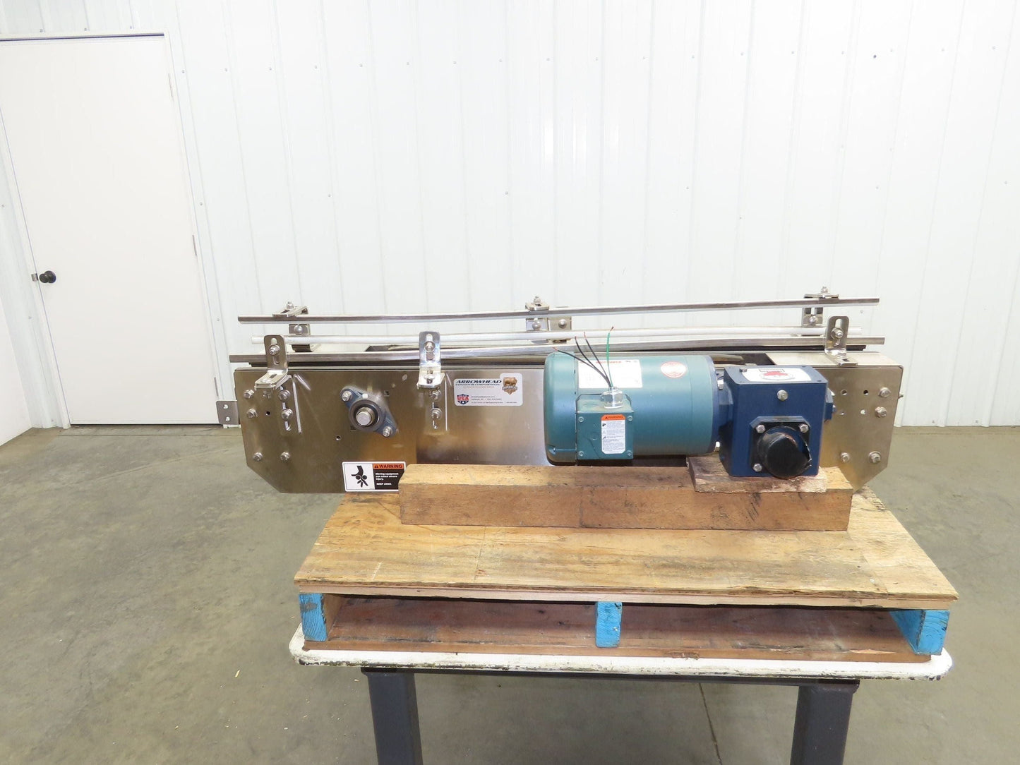 Arrowhead 3.25" Tabletop Stainless Bottle Conveyor 2-Belt Transfer 48" Drive 3PH
