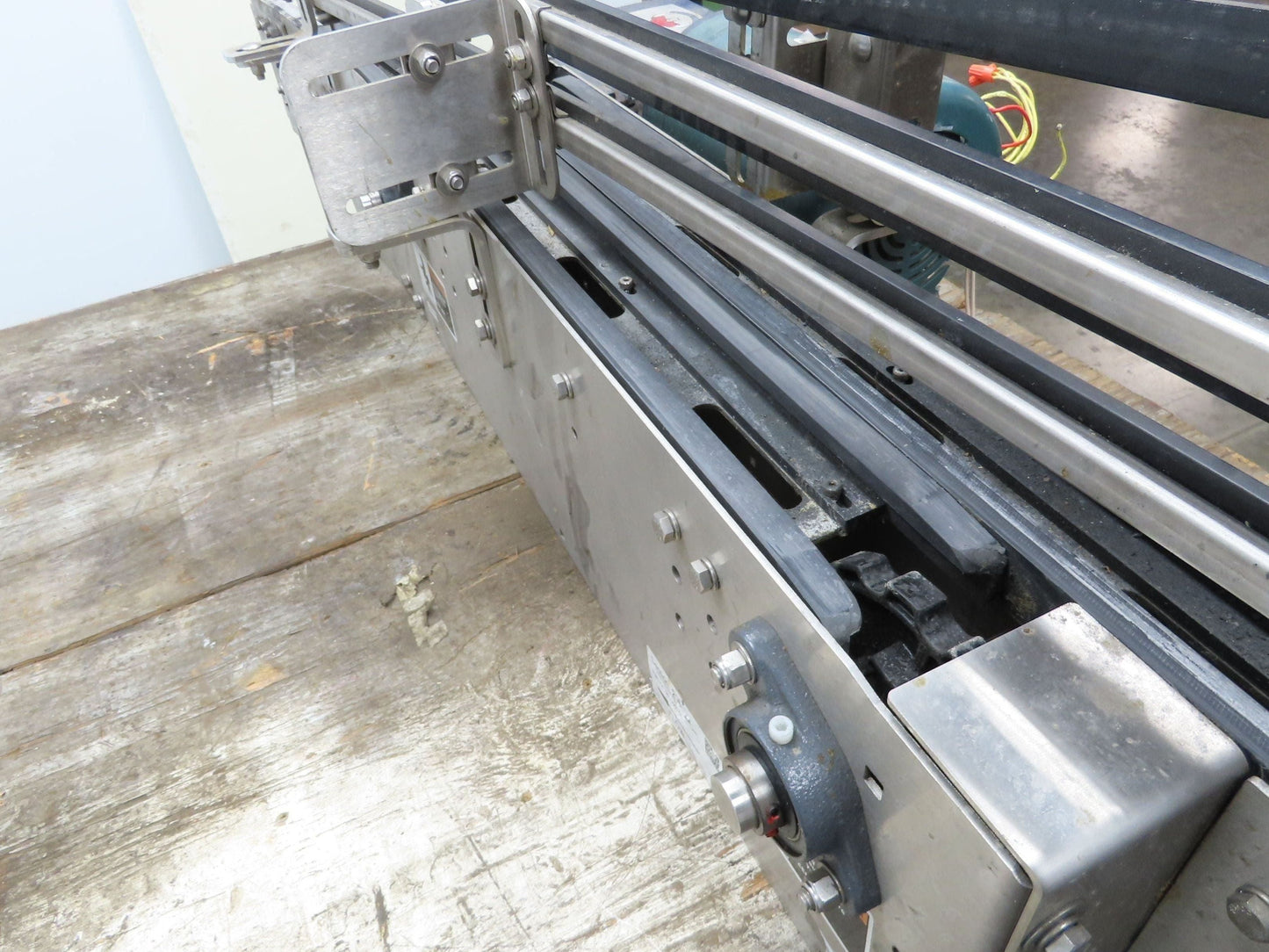 Arrowhead 3.25" Tabletop Stainless Bottle Conveyor 2-Belt Transfer 66" Drive 3PH
