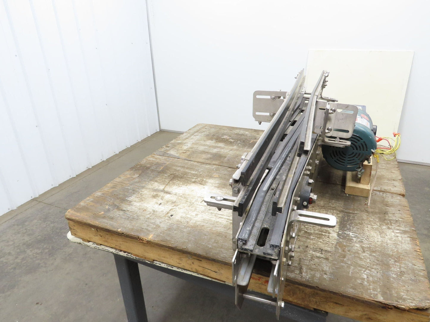 Arrowhead 3.25" Tabletop Stainless Bottle Conveyor 2-Belt Transfer 66" Drive 3PH