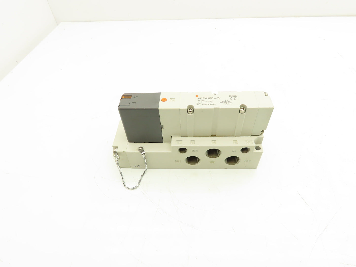 SMC VQC4100-5 5-Port Solenoid Valve Manifold 3/8" NPT