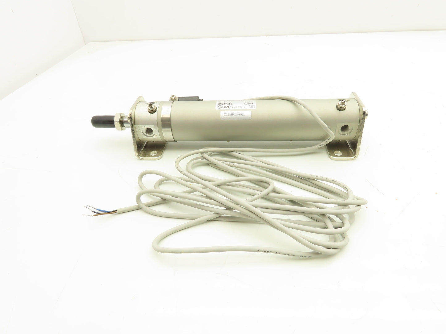 SMC CDG1BA32-125 Pneumatic Double Acting Round Cylinder 125mm Stroke 32mm Bore