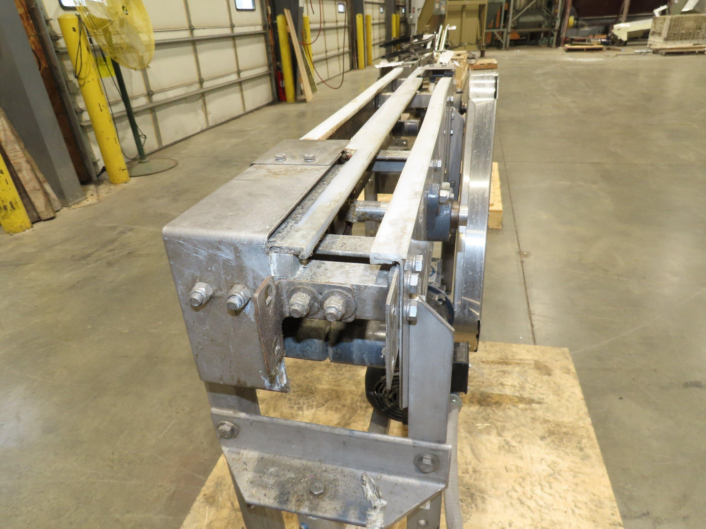 Arrowhead 3.25" Tabletop Stainless Bottle Conveyor 2-Belt Transfer 48" Drive 3PH