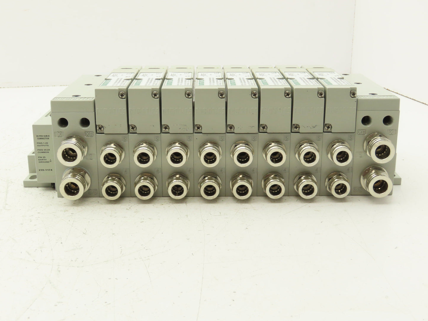 Numatics I63BA4Z2KN00030 120V Pneumatic Solenoid Valve 8-Station Manifold Assy