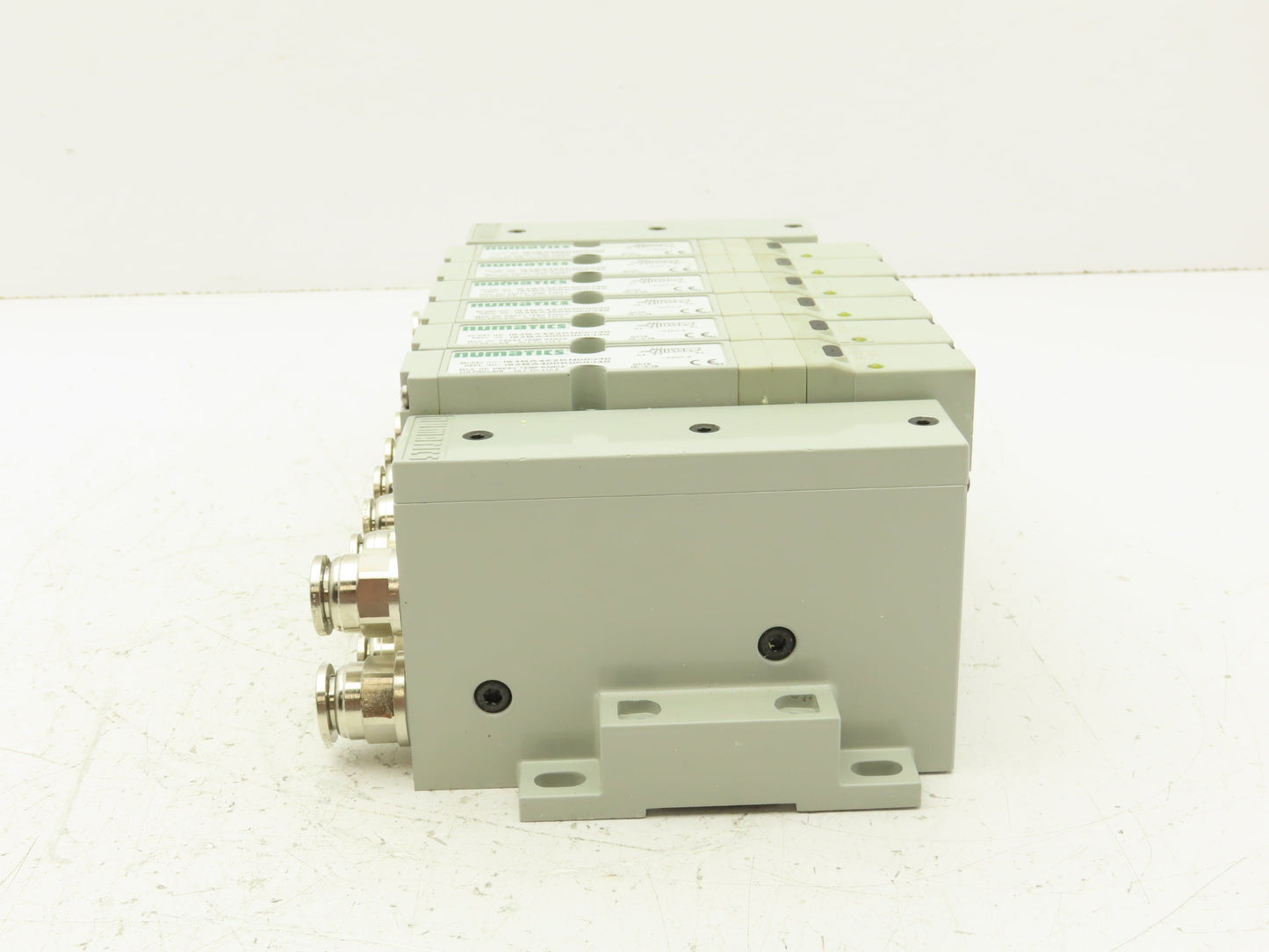 Numatics I63BA4Z2KN00030 120V Pneumatic Solenoid Valve 8-Station Manifold Assy