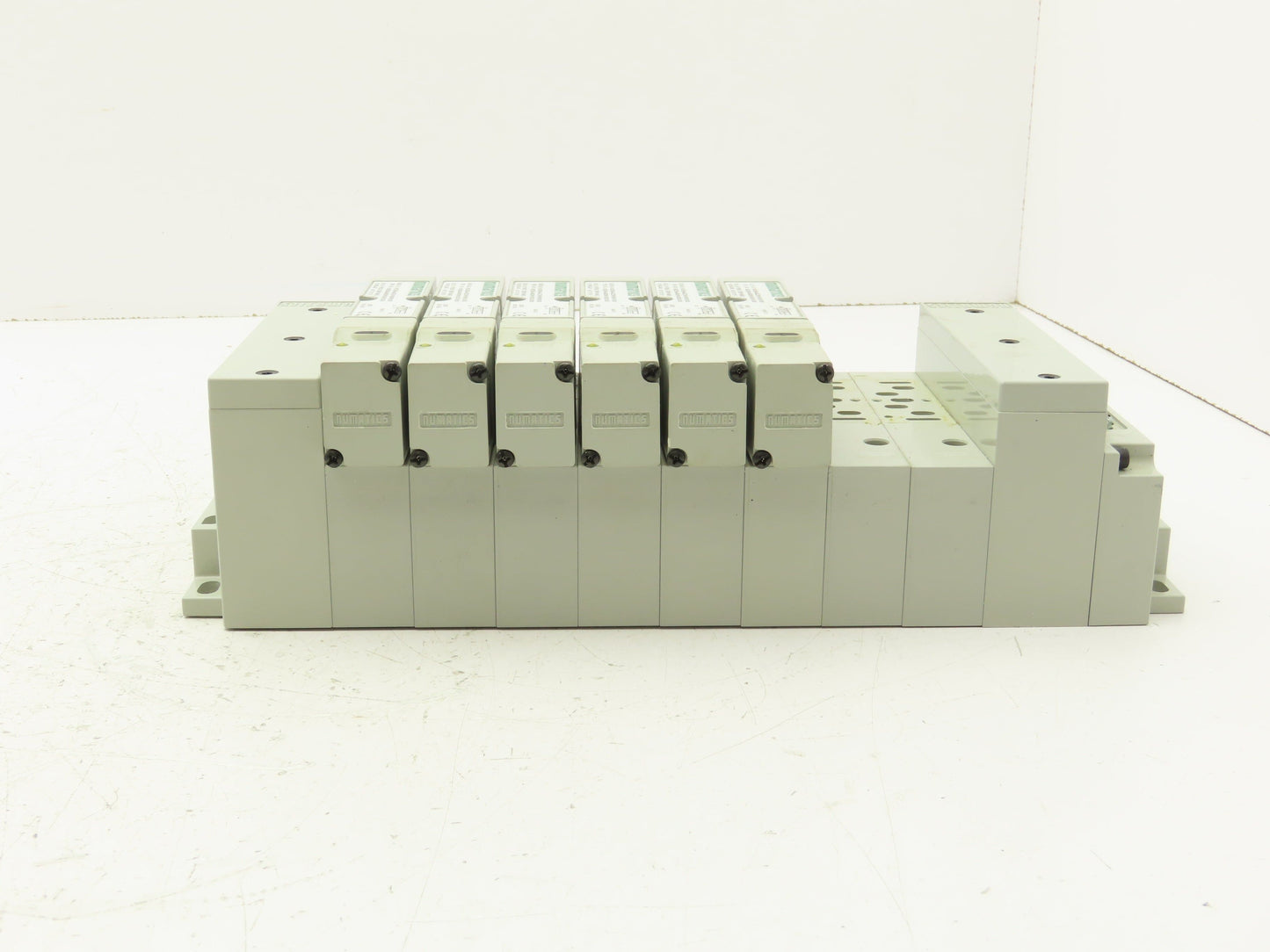 Numatics I63BA4Z2KN00030 120V Pneumatic Solenoid Valve 8-Station Manifold Assy