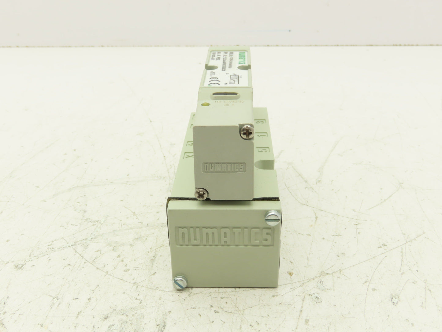 Numatics 122BA43AKN00030 120V Pneumatic Solenoid Valve w/Manifold 1/4" npt