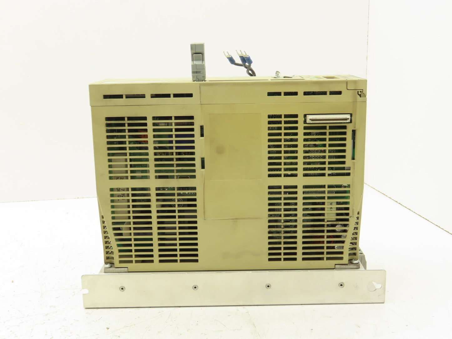 Omron R88D-WT20HF AC Servo Drive 480V 8.4A 2kW 3PH