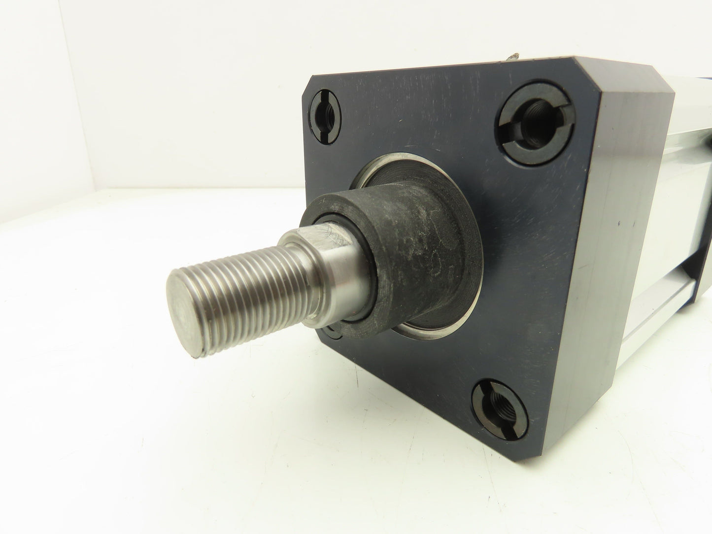 Ingersoll Rand ANAWM-ABXA4-020 Pneumatic Cylinder 3-1/4" Bore 2" Stroke 1" Rod