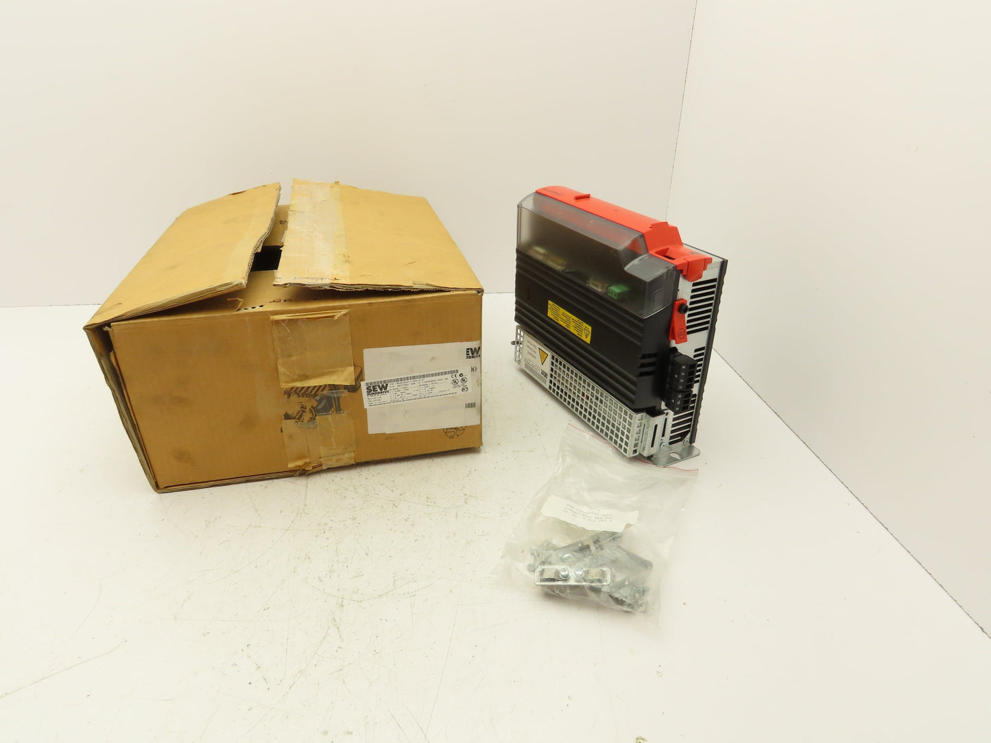 SEW-EURODRIVE MDX61B0011-5A3-4-0T Movidrive Compact Servo Drive Inverter 1.1kva