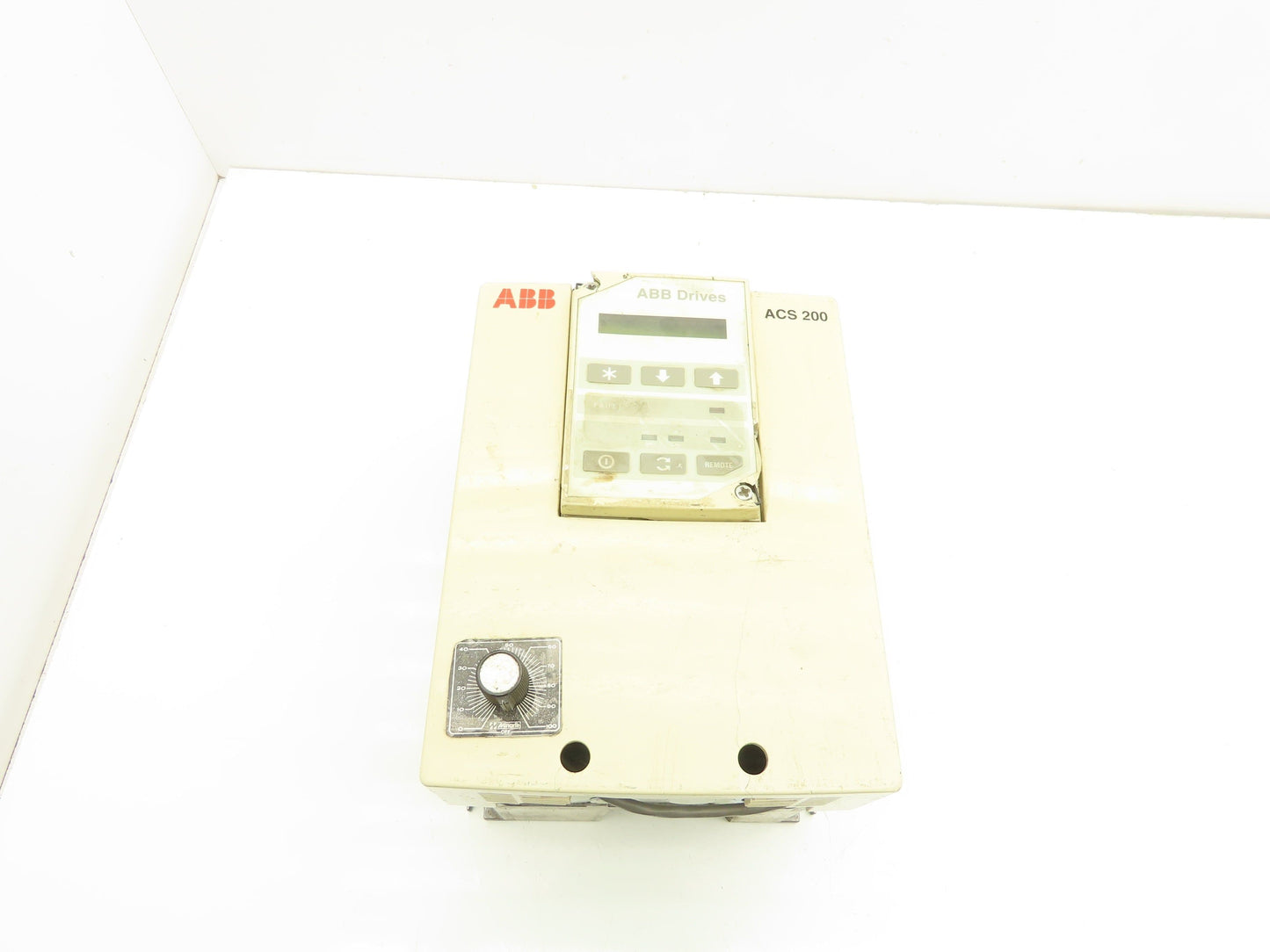 ABB ACS201-1P6-3-00-10 ACS 200 AC VFD Drive 1HP 480V 3PH Broken Cover