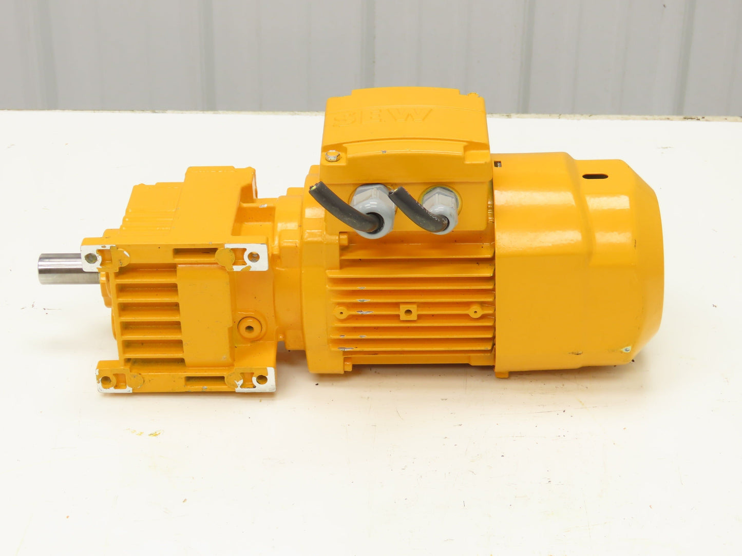 SEW Eurodrive R07 DR63L4 Brake Gearmotor .25kw 230/460V 3PH 11:1 Reducer 143rpm