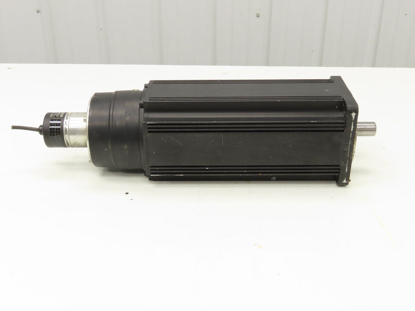 Indramat MAC09C-0-KD-3-C/110-B-1/S005 Servo Motor with Encoder RU-1000-105/L2