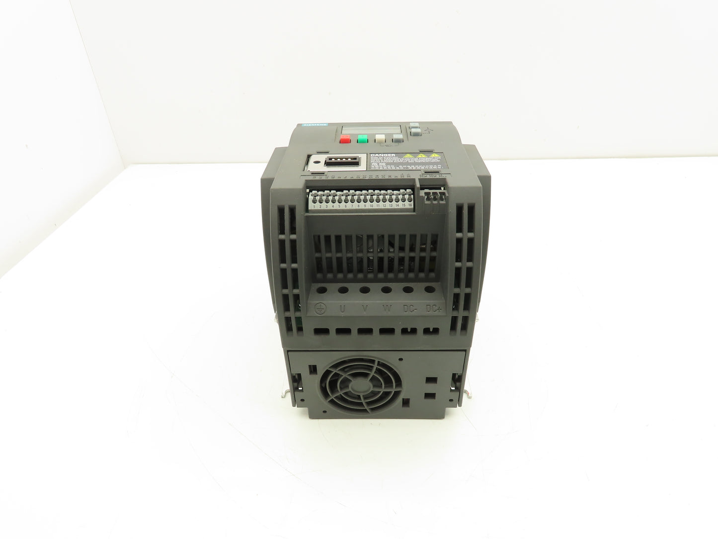 Siemens 6SL3210-5BB21-1UV0 Sinamics Variable Frequency Drive VFD 1.5Hp 240V 1Ph