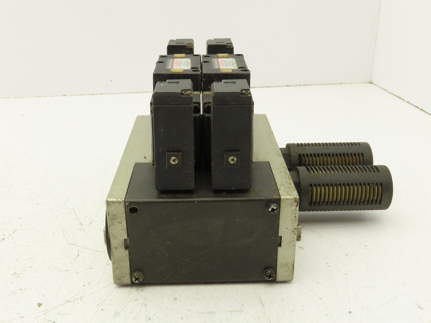 SMC VFR3300 Pneumatic Solenoid Valve Assembly Manifold 2 Double 24VDC