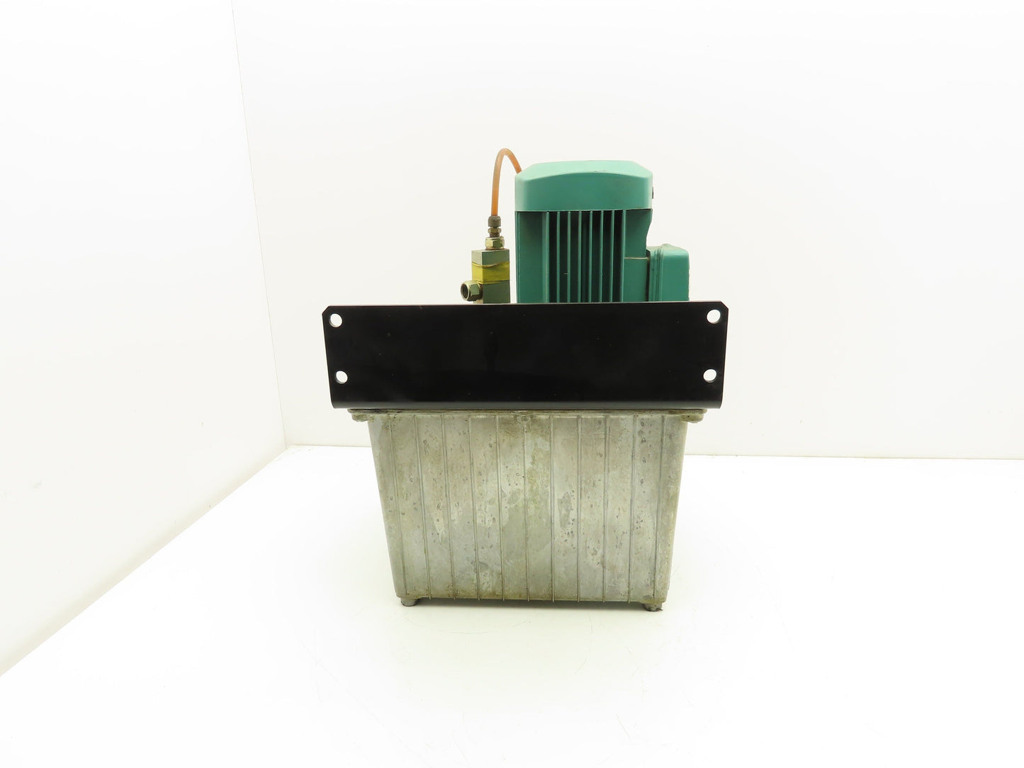 Bijur AP 7109 BHA Oil Lubricator Pump Machine Oiler 4L 0.9KW 230/240V Motor .75A